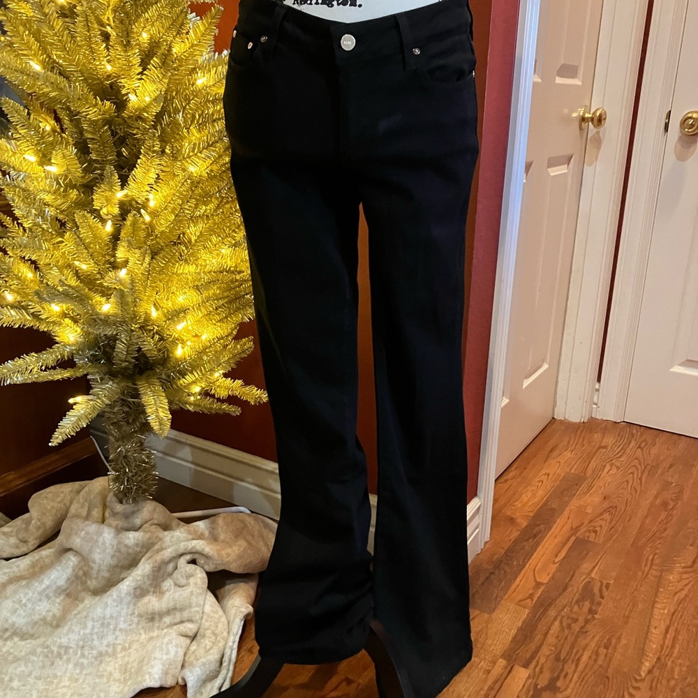 PAIGE LOW RISE LAUREL CANYON BLACK JEANS SZ 28